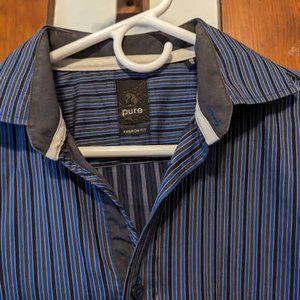 Men's Long Sleeve Button Down Striped Dress Shirt.  Size 40/M